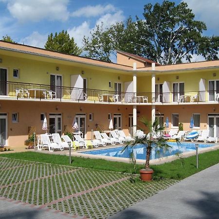 Beach Hotel Шіофок Екстер'єр фото