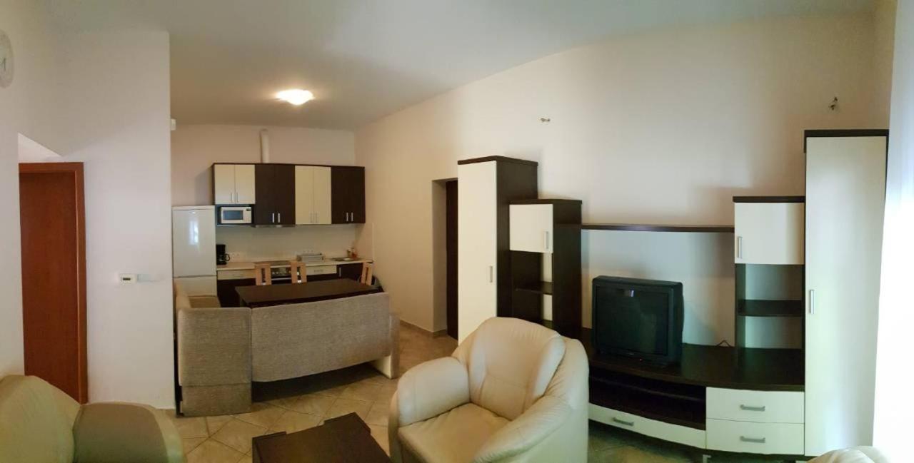 Beach Hotel Шіофок Екстер'єр фото