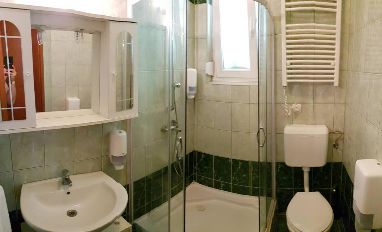 Beach Hotel Шіофок Екстер'єр фото