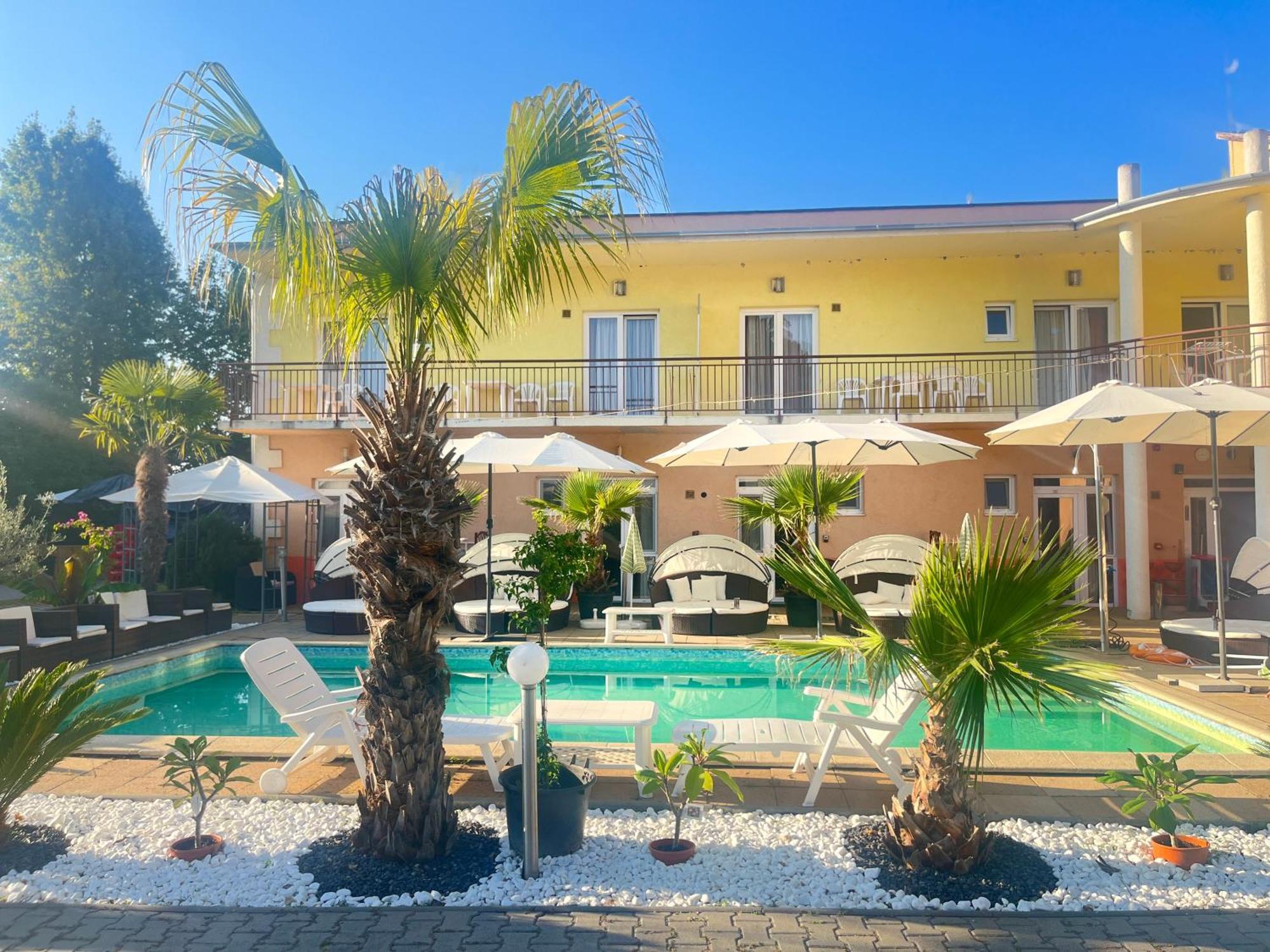 Beach Hotel Шіофок Екстер'єр фото