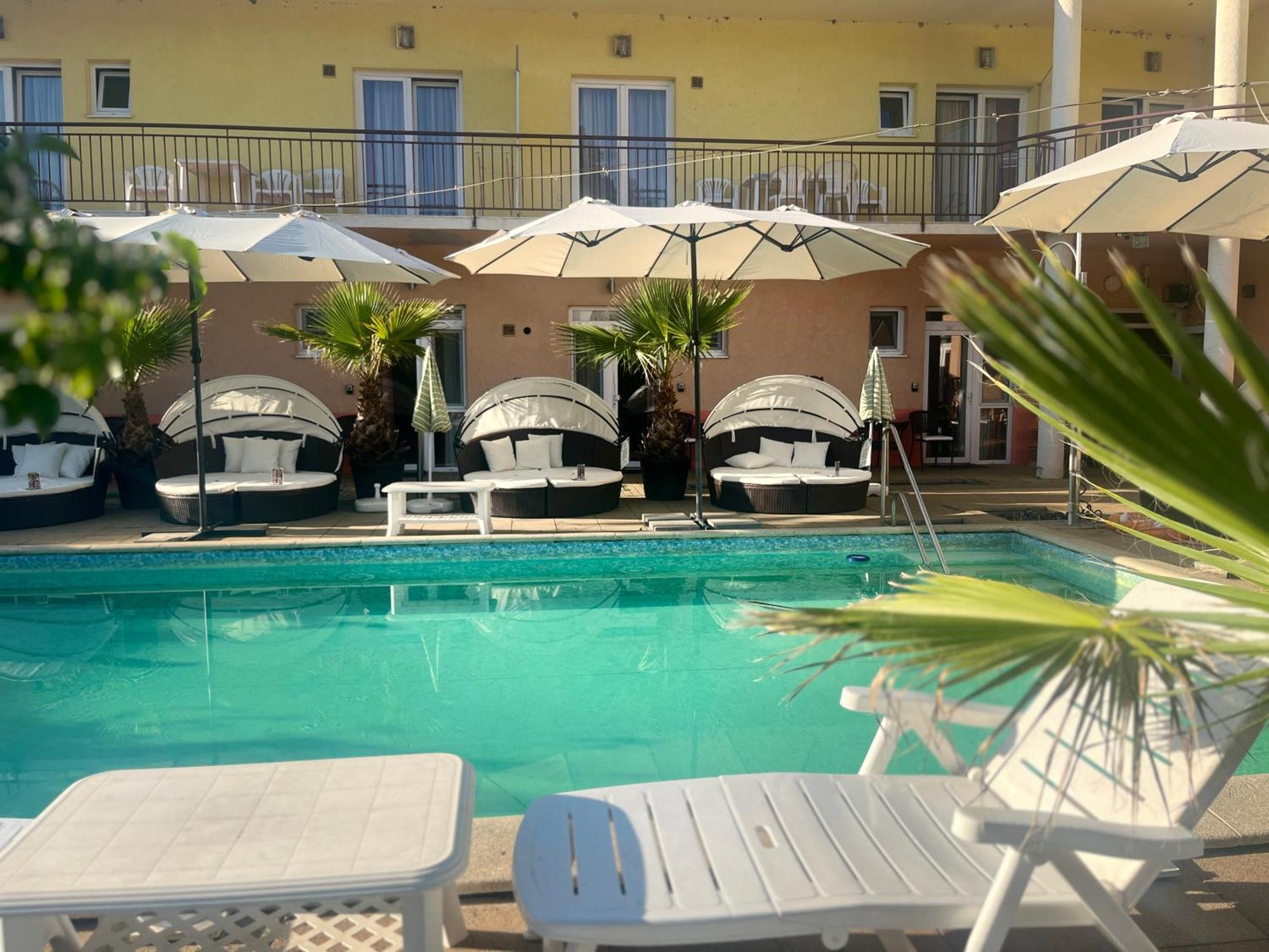 Beach Hotel Шіофок Екстер'єр фото