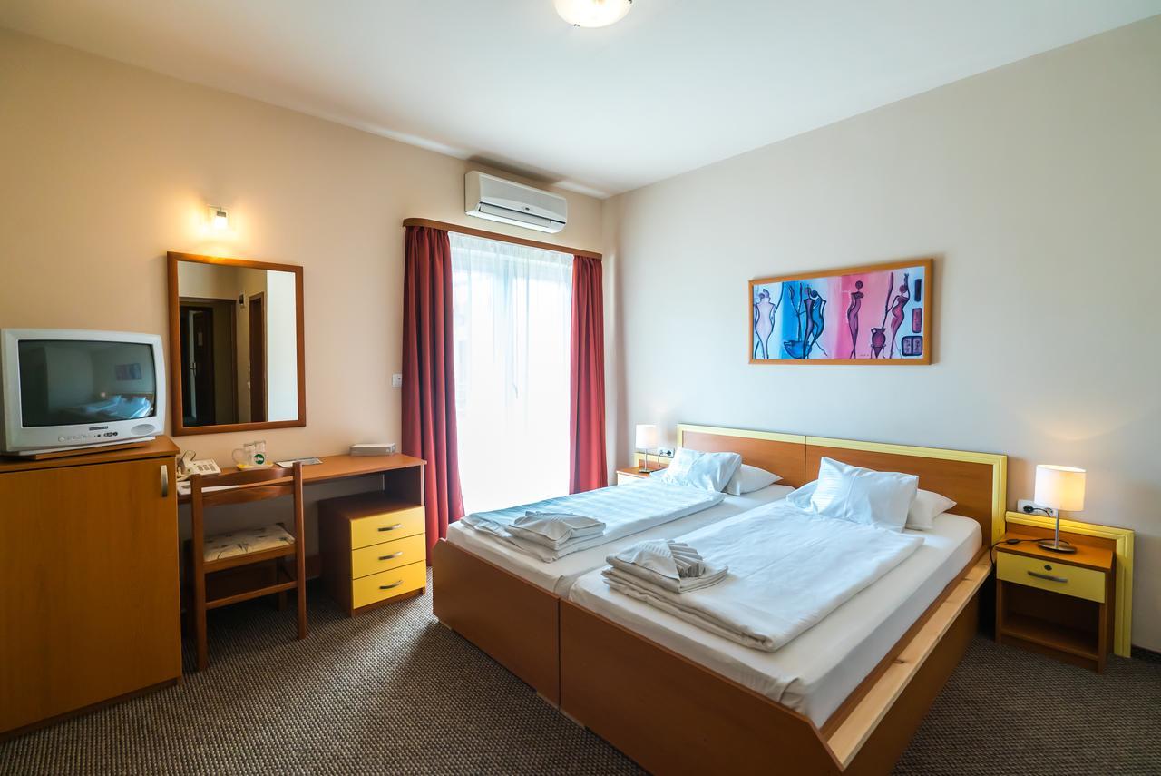 Beach Hotel Шіофок Екстер'єр фото