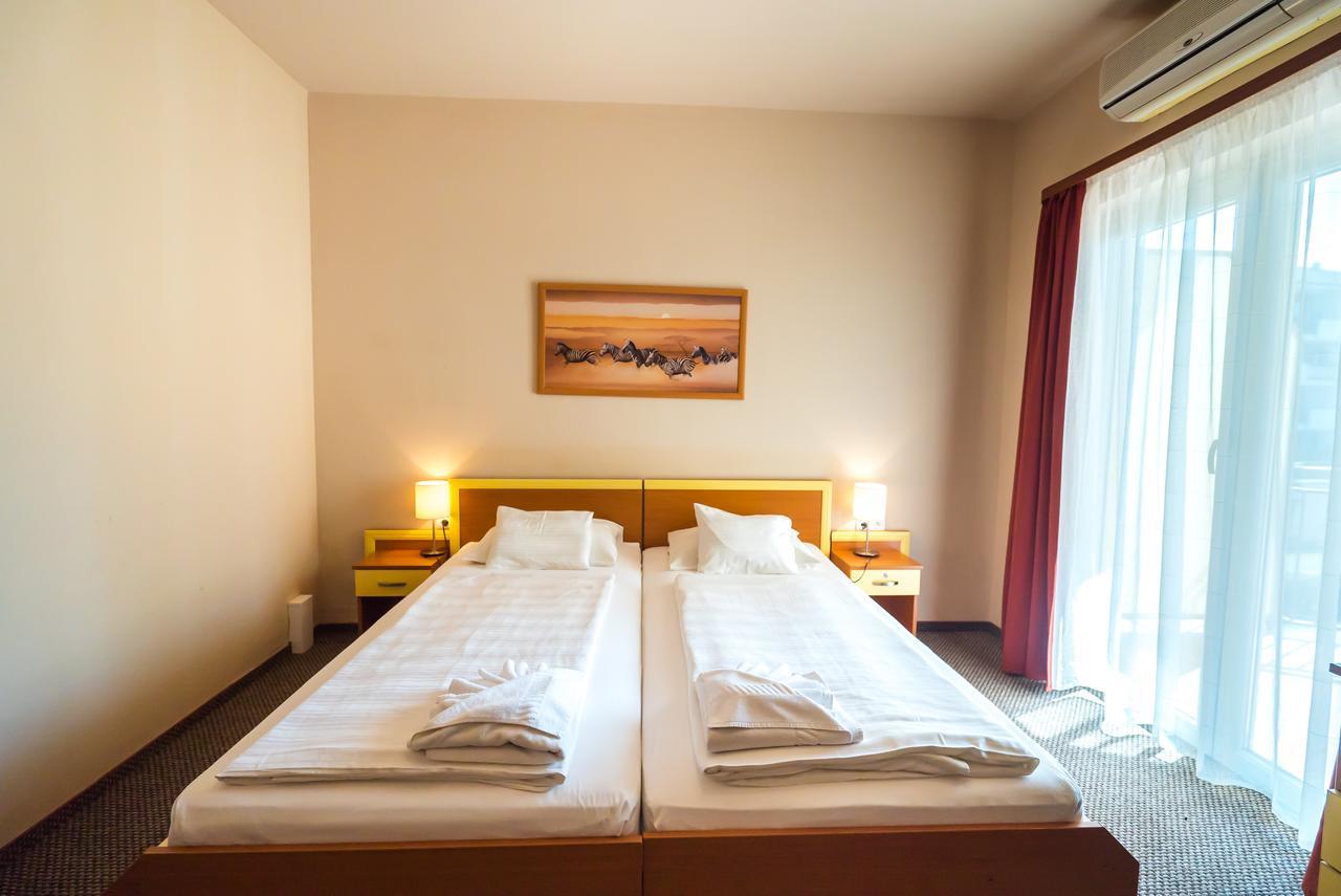 Beach Hotel Шіофок Екстер'єр фото