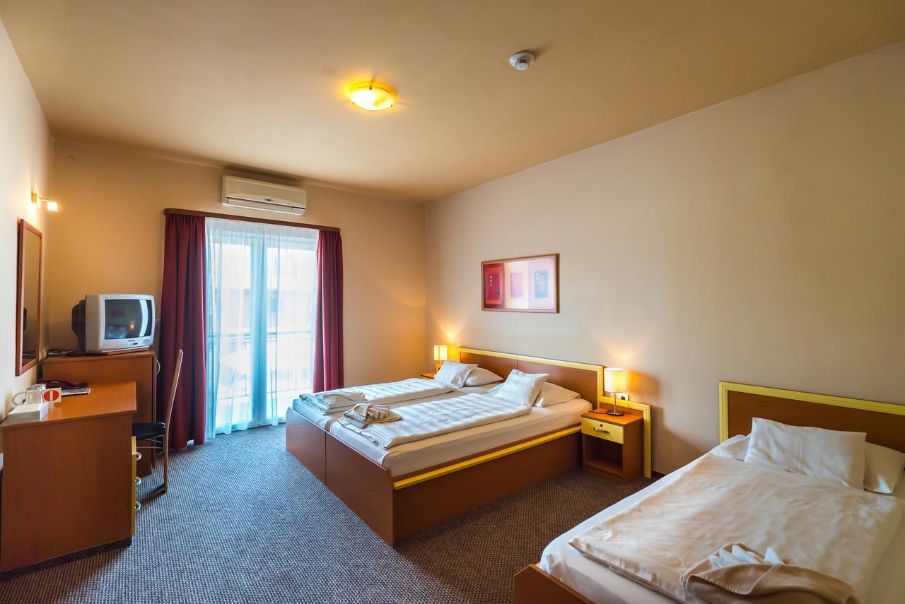 Beach Hotel Шіофок Екстер'єр фото