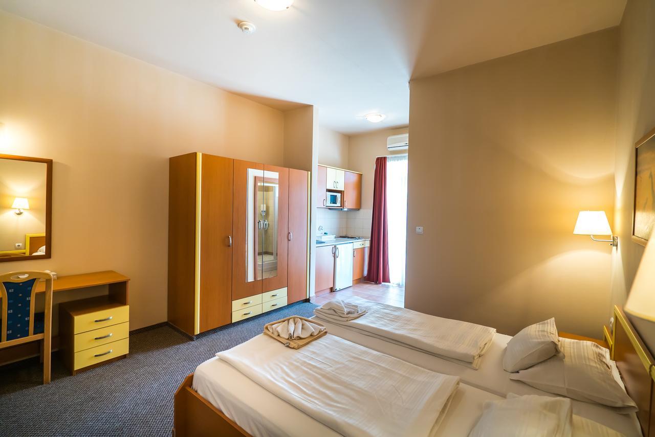 Beach Hotel Шіофок Екстер'єр фото