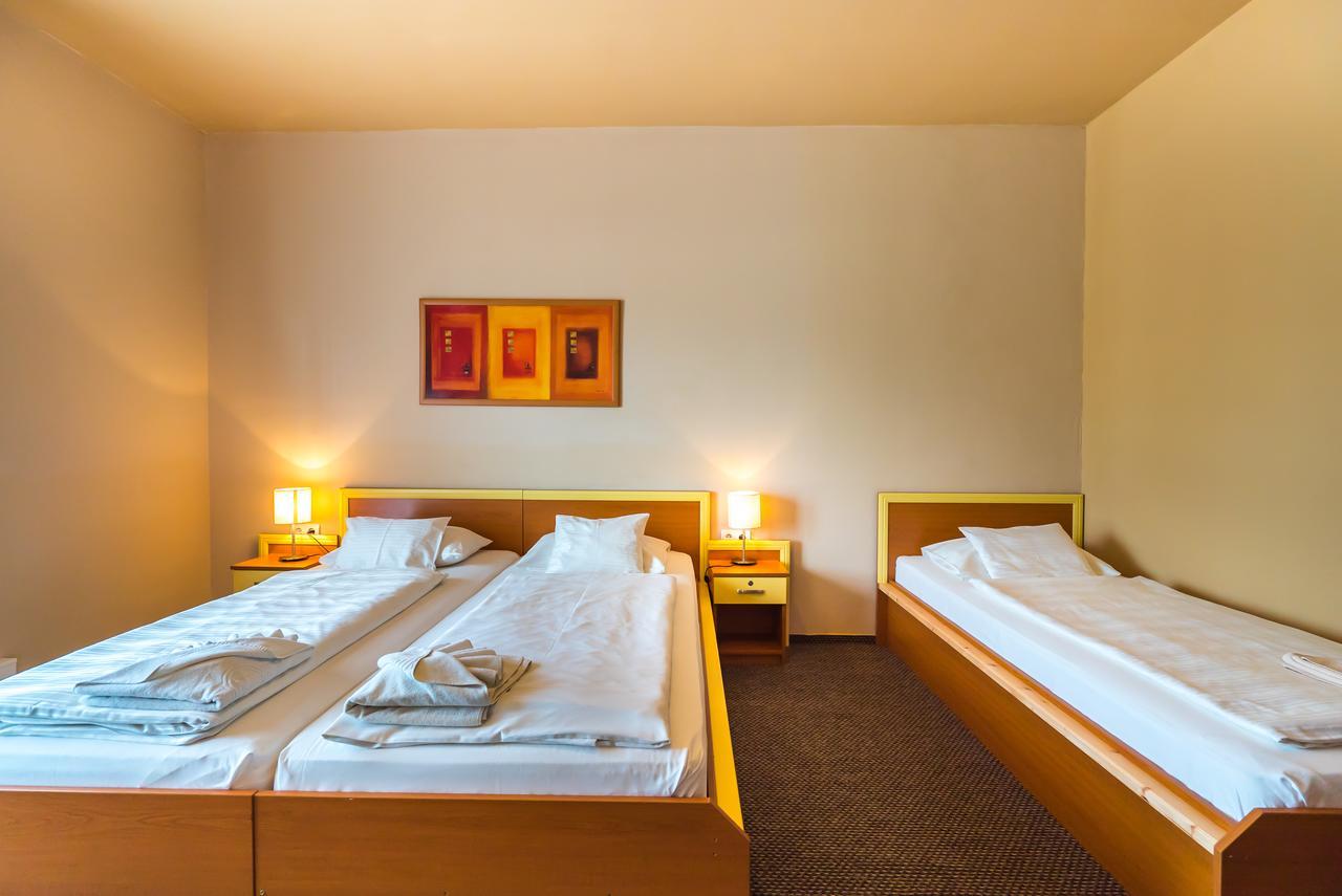 Beach Hotel Шіофок Екстер'єр фото