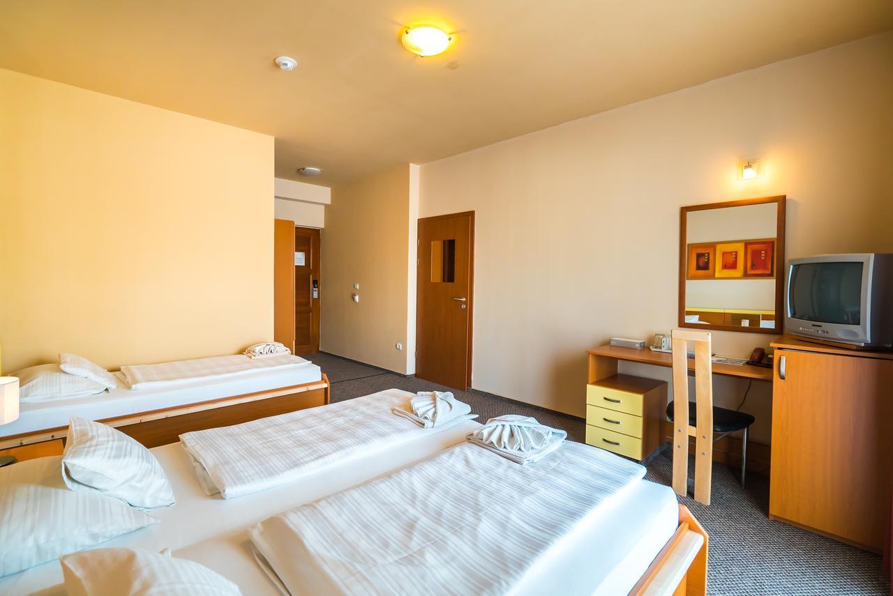 Beach Hotel Шіофок Екстер'єр фото