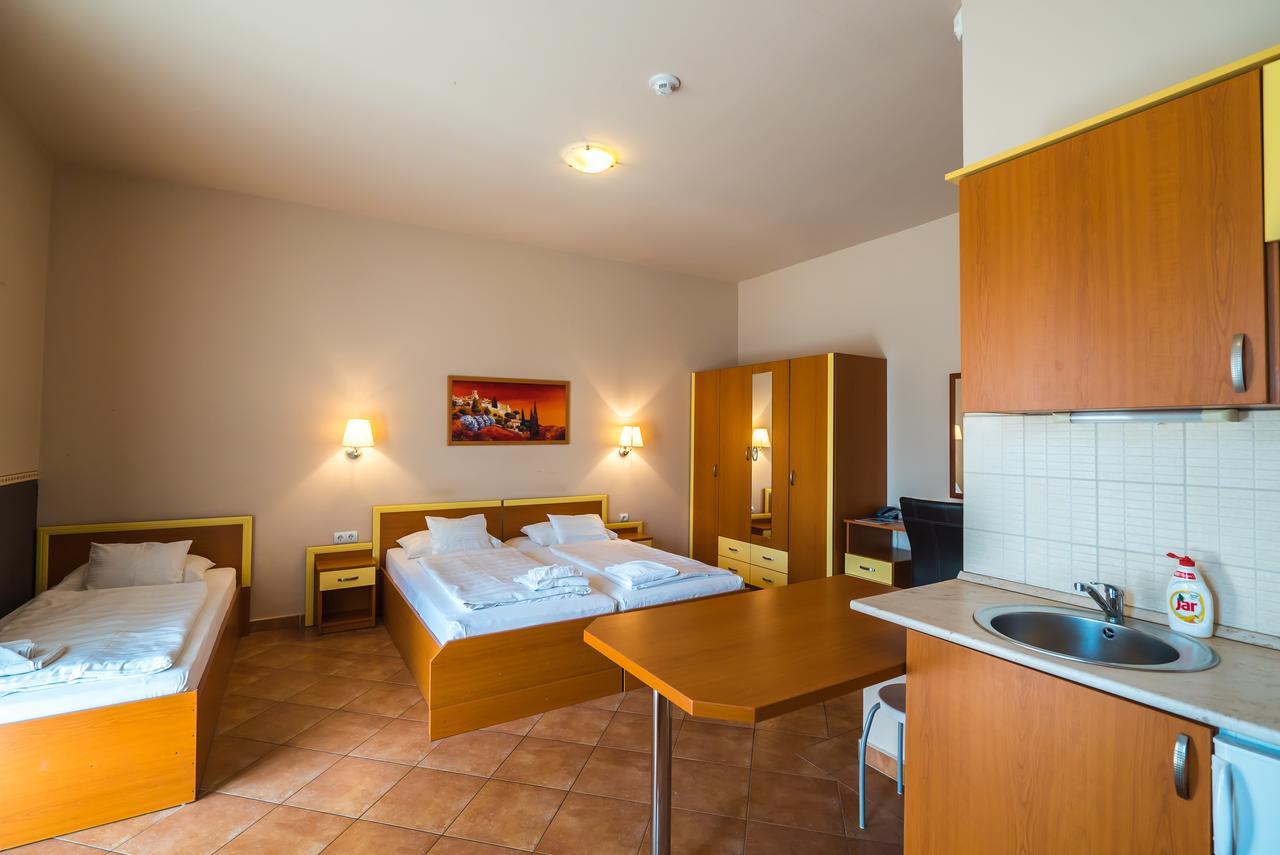 Beach Hotel Шіофок Екстер'єр фото