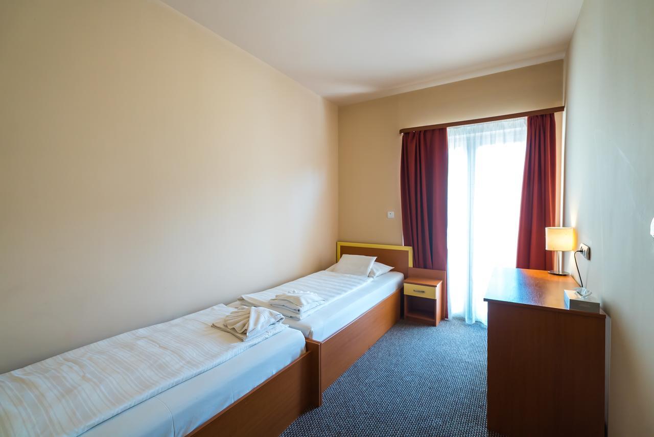 Beach Hotel Шіофок Екстер'єр фото