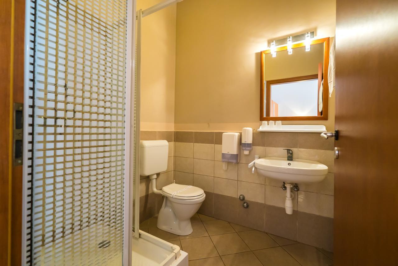 Beach Hotel Шіофок Екстер'єр фото