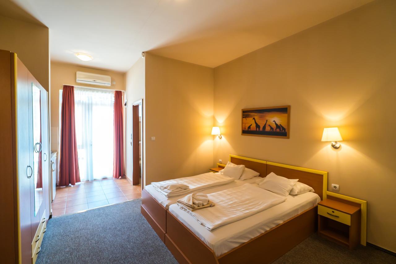 Beach Hotel Шіофок Екстер'єр фото