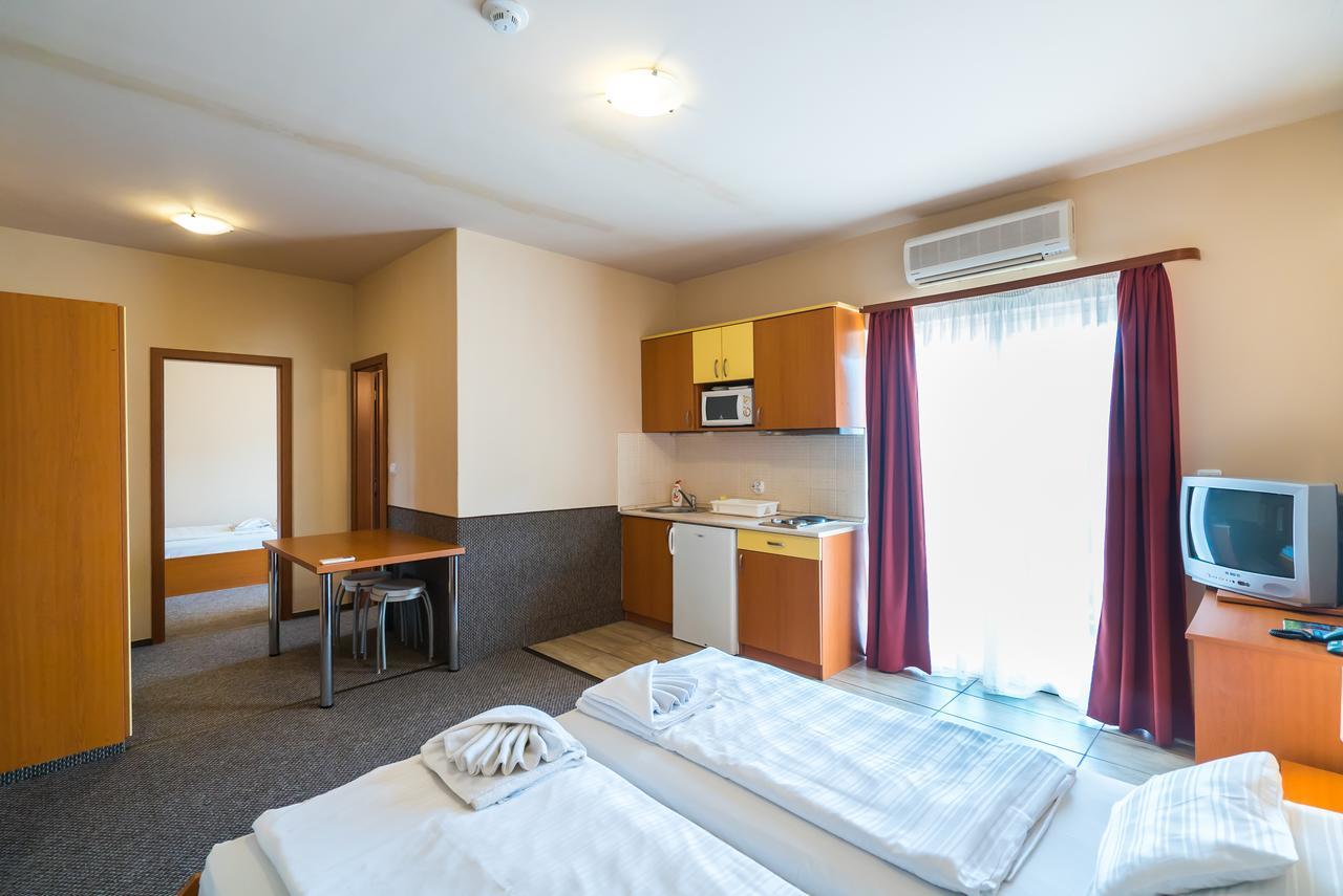 Beach Hotel Шіофок Екстер'єр фото